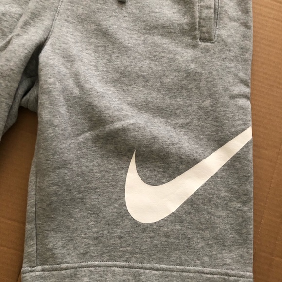 Awesome and comfortable Nike fleece shorts - Picture 2 of 8